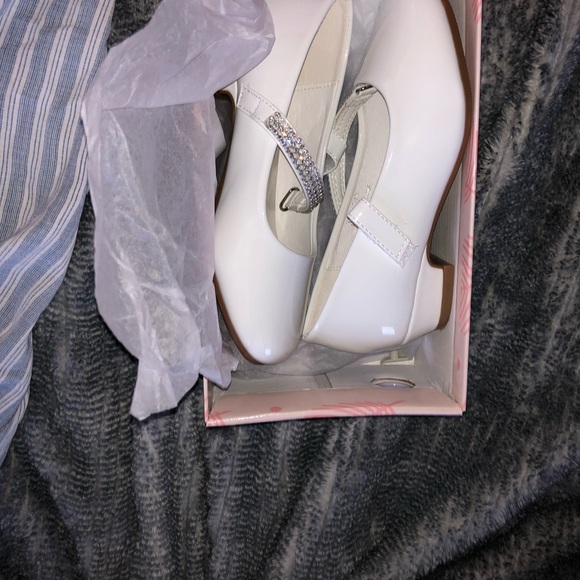 Dress shoes &veil - Picture 4 of 7